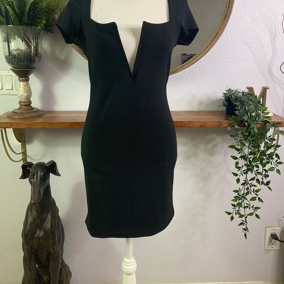 PrettyLittleThing SOLD OUT 90’s Y2K Deep V Mini Sz 6 - Picture 5 of 6